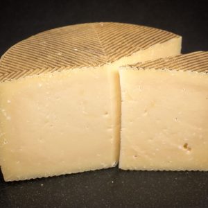 Cuña Queso Manchego Semi Curado~200 G APPROX.