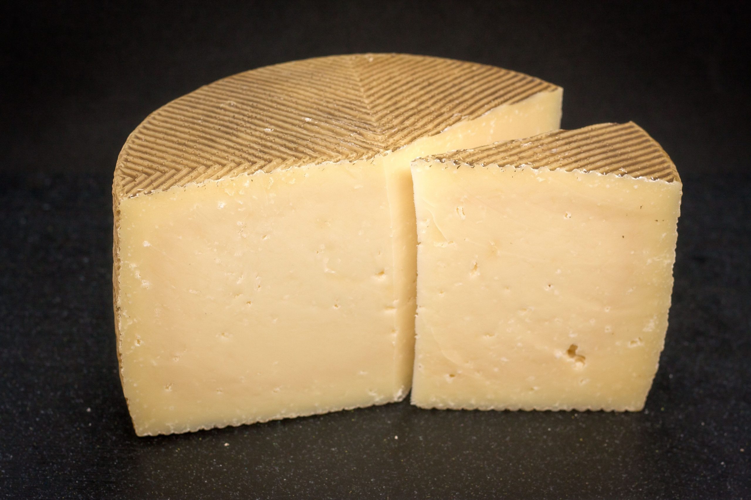 Cuña Queso Manchego Semi Curado~200 G APPROX.